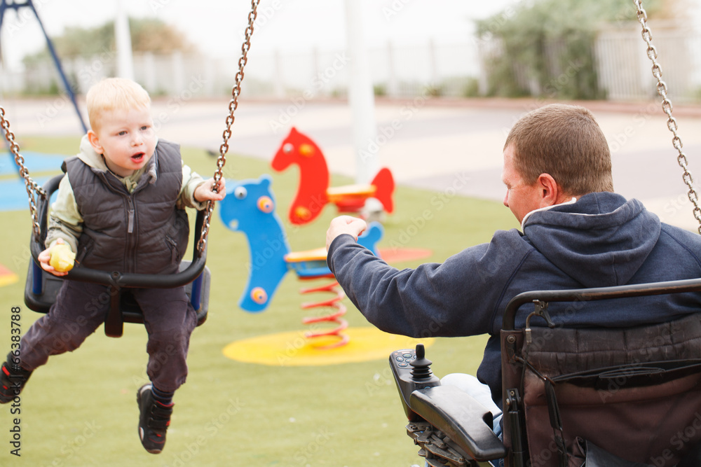 Obraz premium Dad play with child.