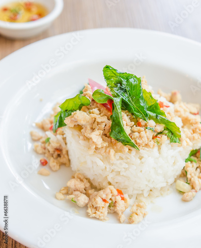 Spicy fried chicken with basil and rice