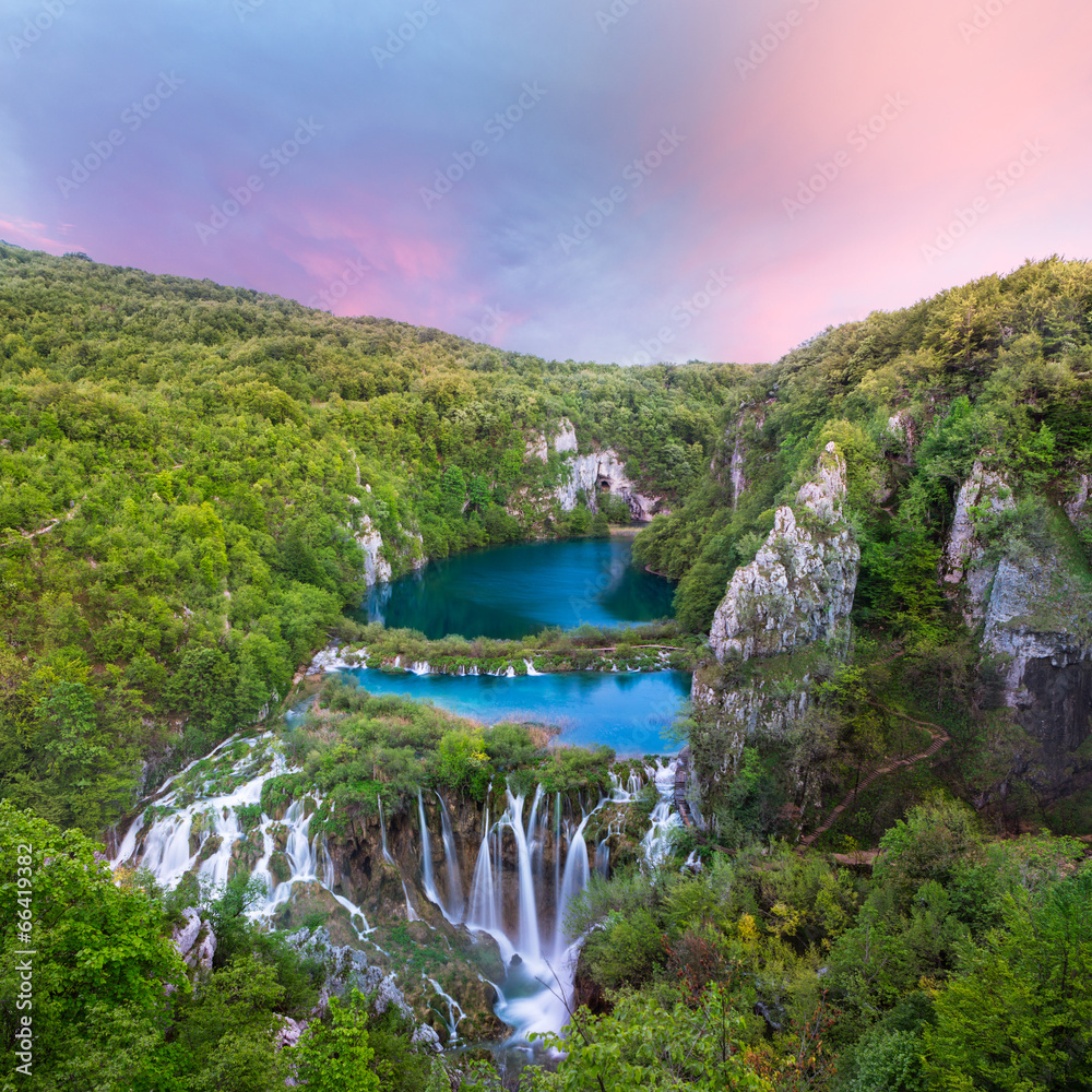 Fototapeta premium Breathtaking view in the Plitvice Lakes National Park Croatia