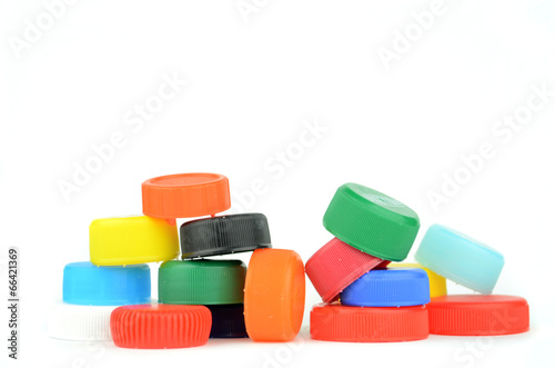 kolorowe plastikowe kapsle