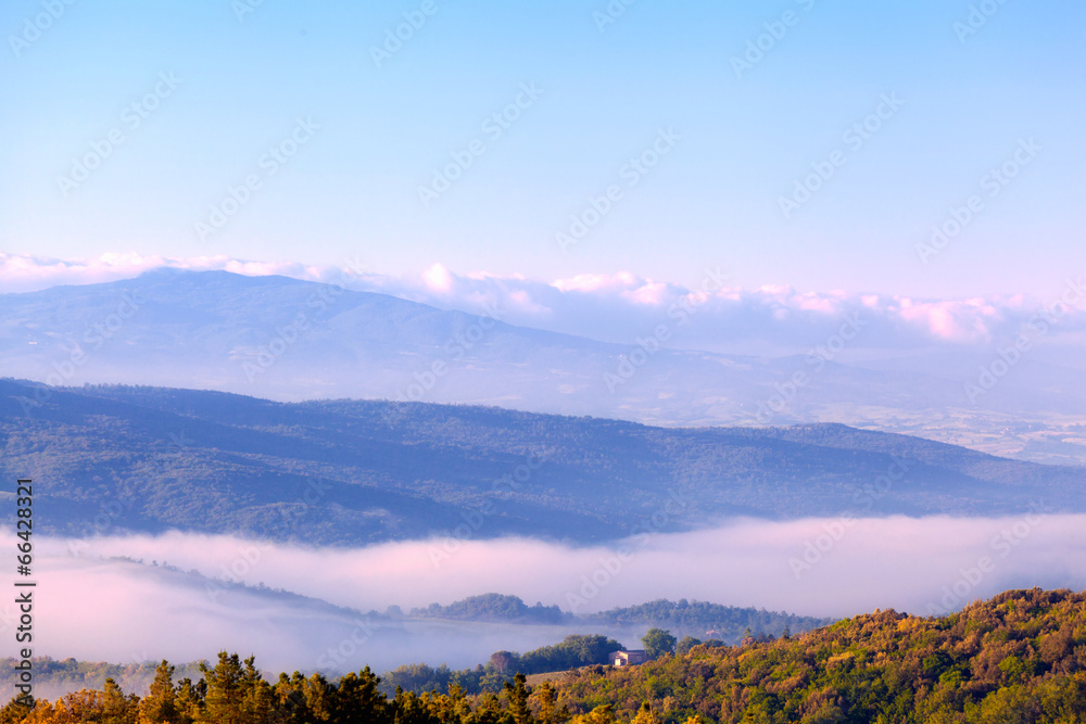 Fototapeta premium Morning fog over hills of Tuscany