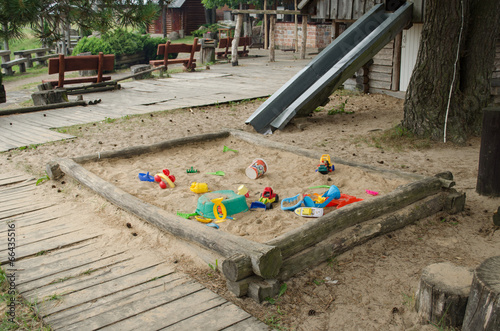 Fotografi sandbox full toy on children park in summer time