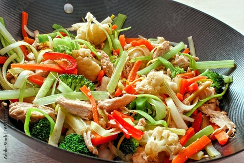 Fotografie, Tablou Mixed stir fry vegetables with chicken in a wok