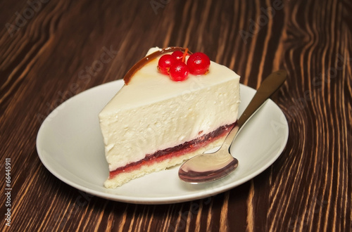 cheesecake with red currants