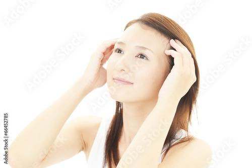 Wallpaper Mural ヘアケアをする女性 Torontodigital.ca