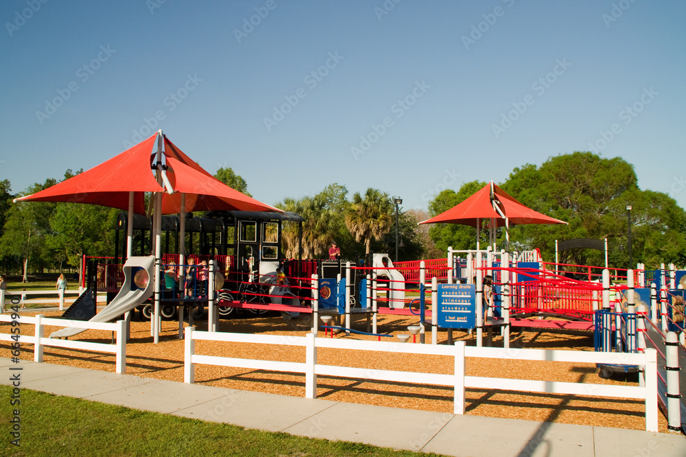 Spielplatz, Outdoor, Überdachung, überdacht, Schaukel Spielplatz, Outdoor, Überdachung, überdacht, Schaukel