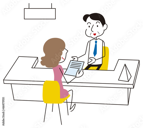 書類を提出する女性
