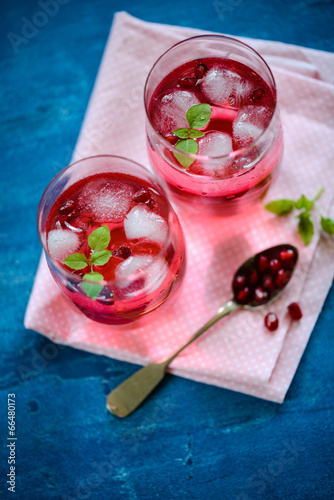 Erfrischungsgetränk mit Granatapfel