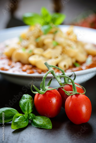 Vollkornnudeln mit veganer Bolognese