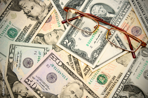 Wallpaper Mural Glasses on dollars. Torontodigital.ca