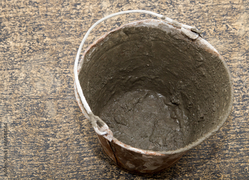 Construction of a cement bucket