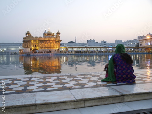 Templo de Oro en Amritsar (India) photo