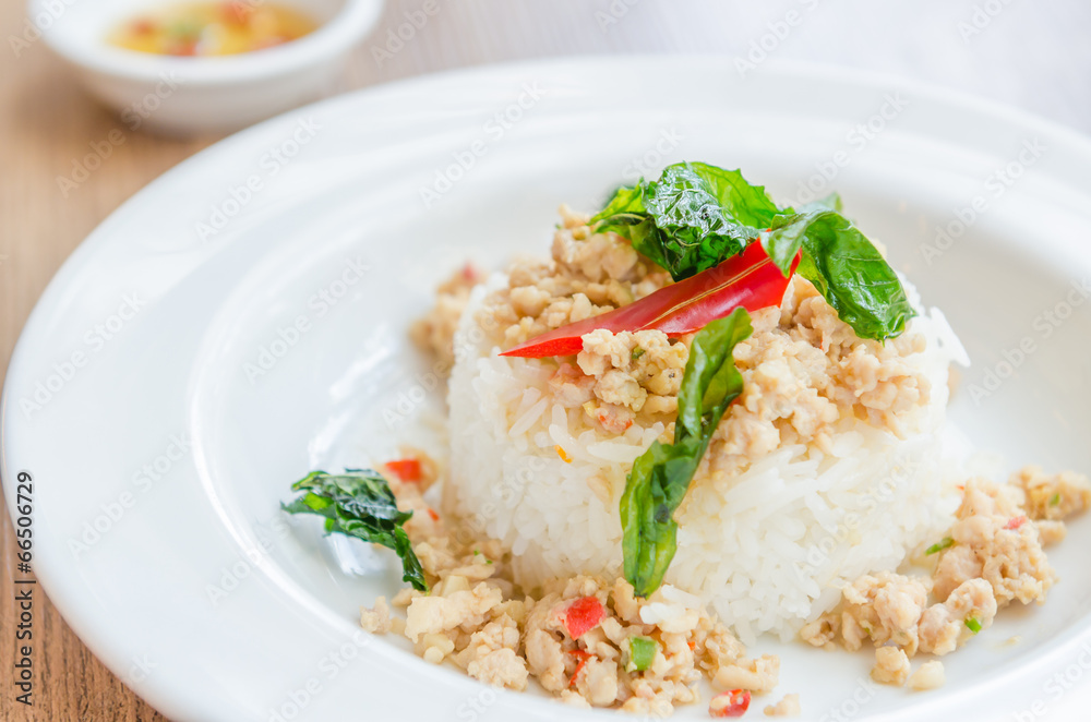 Spicy fried chicken with basil and rice