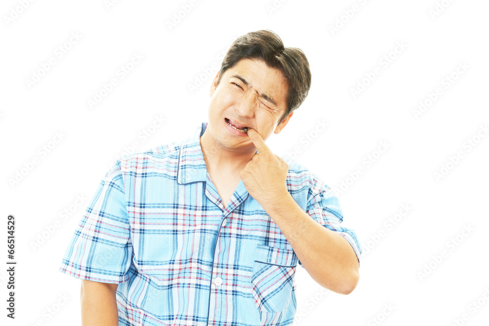 歯痛を訴える男性 歯痛を訴える男性