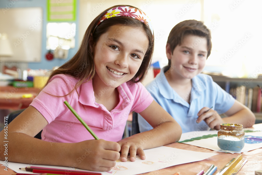 Fototapeta premium Pre teen children in art class