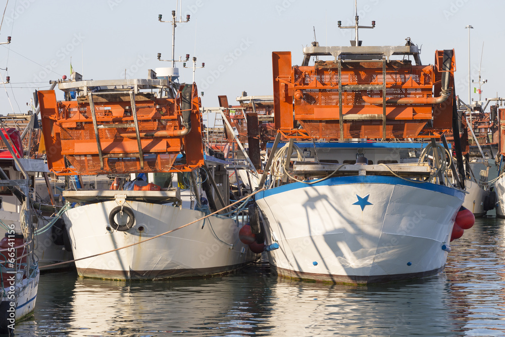 Fototapeta premium fishing boats in harbor