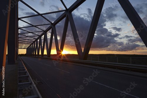 Beldorf - Hochbrücke Grünental bei Sonnenuntergan