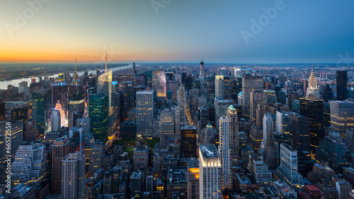Canvas Print New York City skyline with urban skyscrapers at sunset.