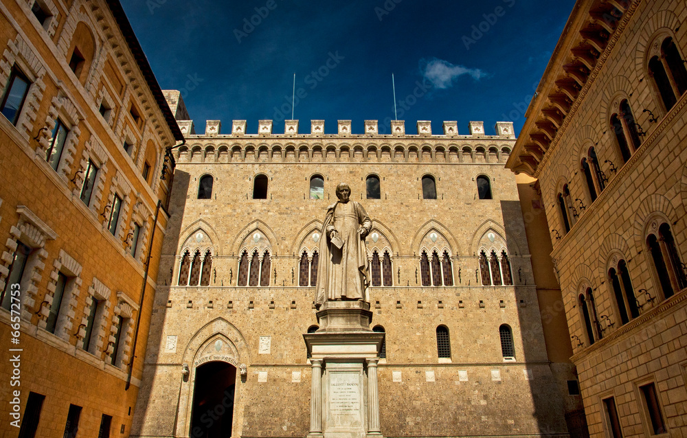 Monument to Sallustio Bandini and Palazzo Spannocchi in Siena