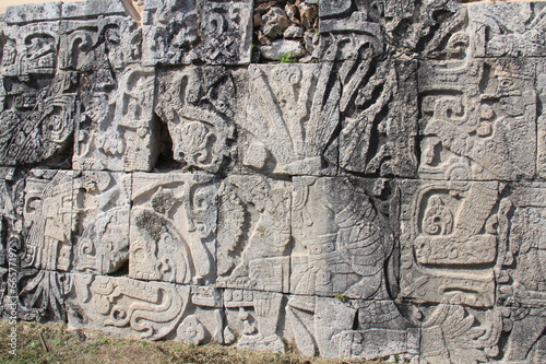 Gravure à Chichen Itza ( Yucatan, Mexique)
