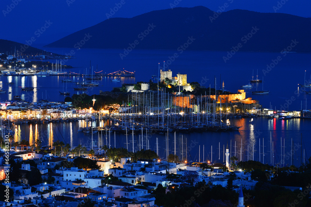 Naklejka premium Widok na port Bodrum nocą. Riwiera Turecka