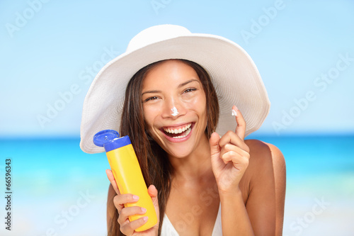 Sunscreen woman applying suntan lotion