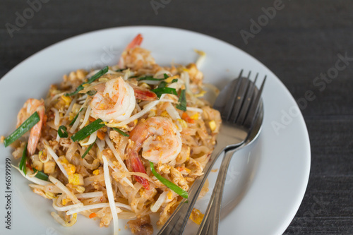 Pad thai- stir-fried noodles . Thailand's national dishes