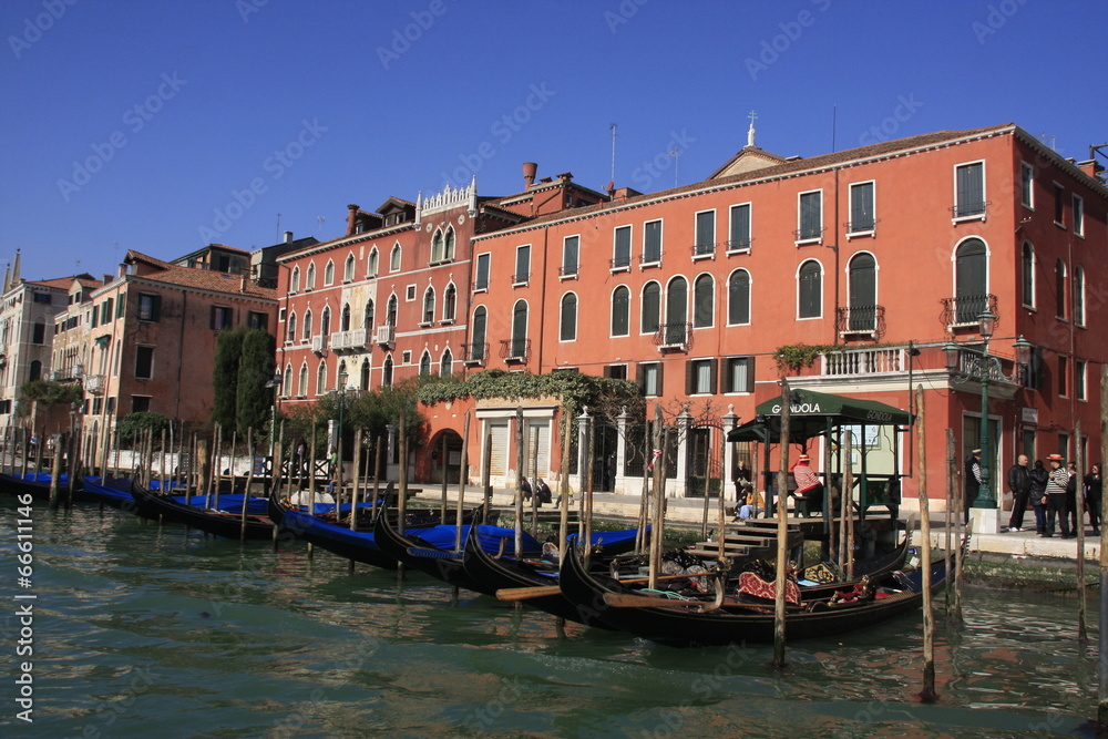 les quais du grand canal