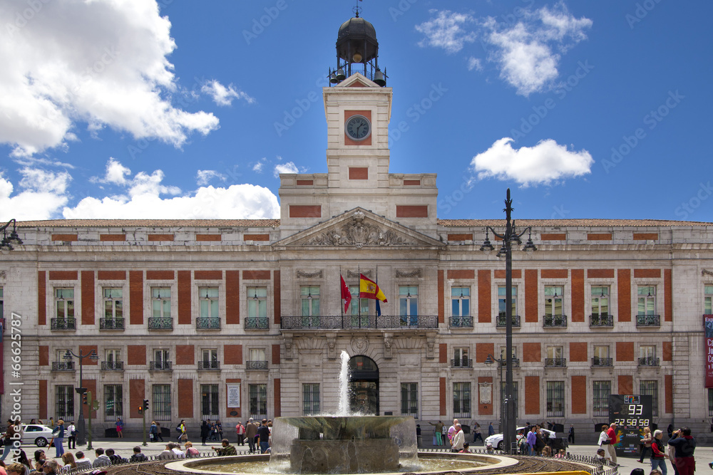 Fototapeta premium Madrid city centre, Puerta del Sol square one of the famous land