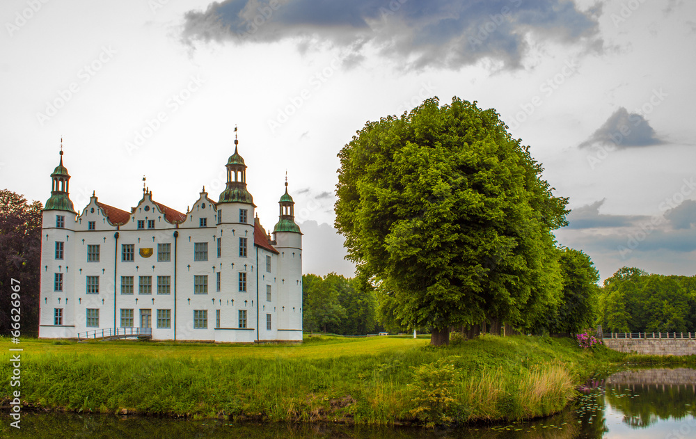 Obraz premium Ahrensburger Schloss