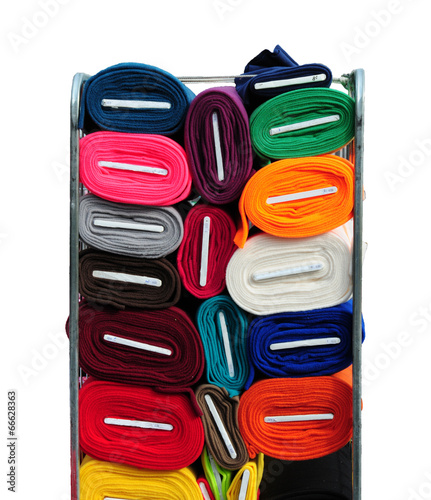 Wagen mit bunten Stoffballen