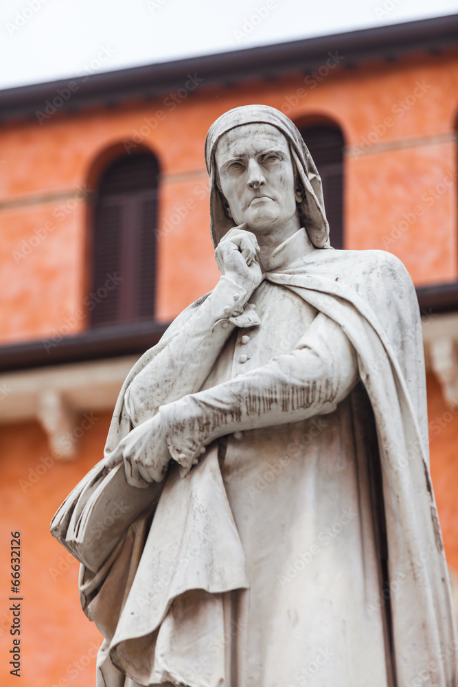 Statue des Dante, Verona
