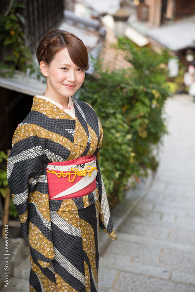 着物を着た女性