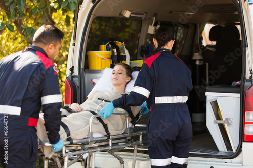 Canvas Print paramedics transporting patient to hospital