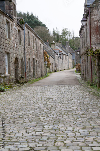 Rue pavée de granit à Locronan, Finistère, Bretagne