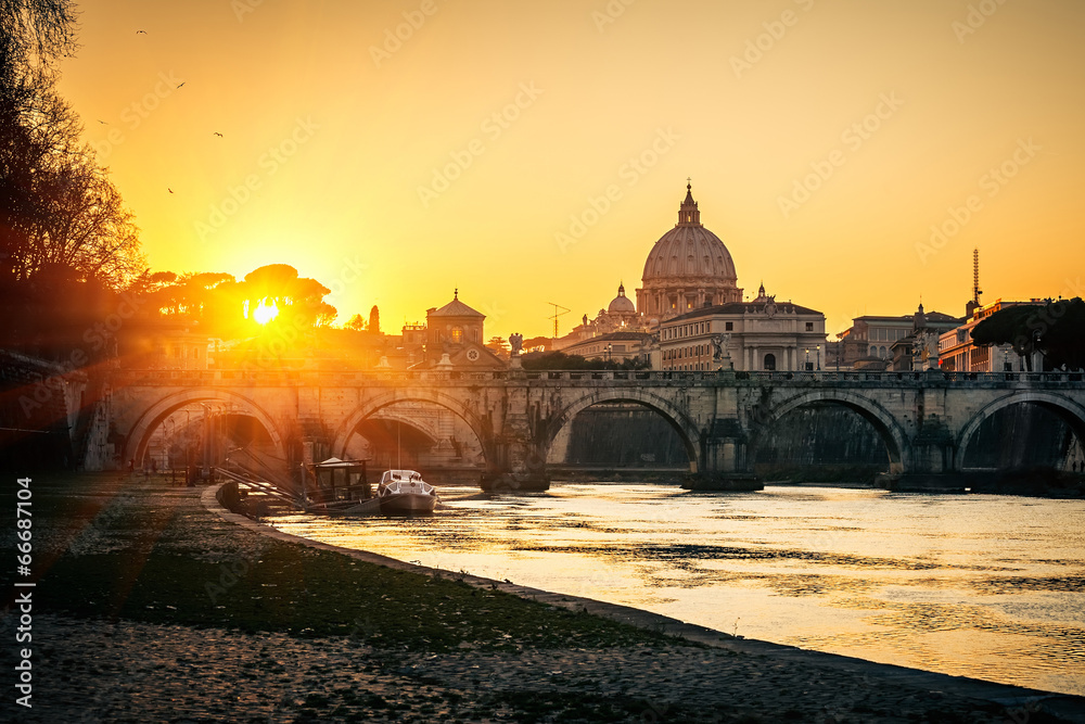 Fototapeta premium St. Peter's cathedral at sunset, Rome
