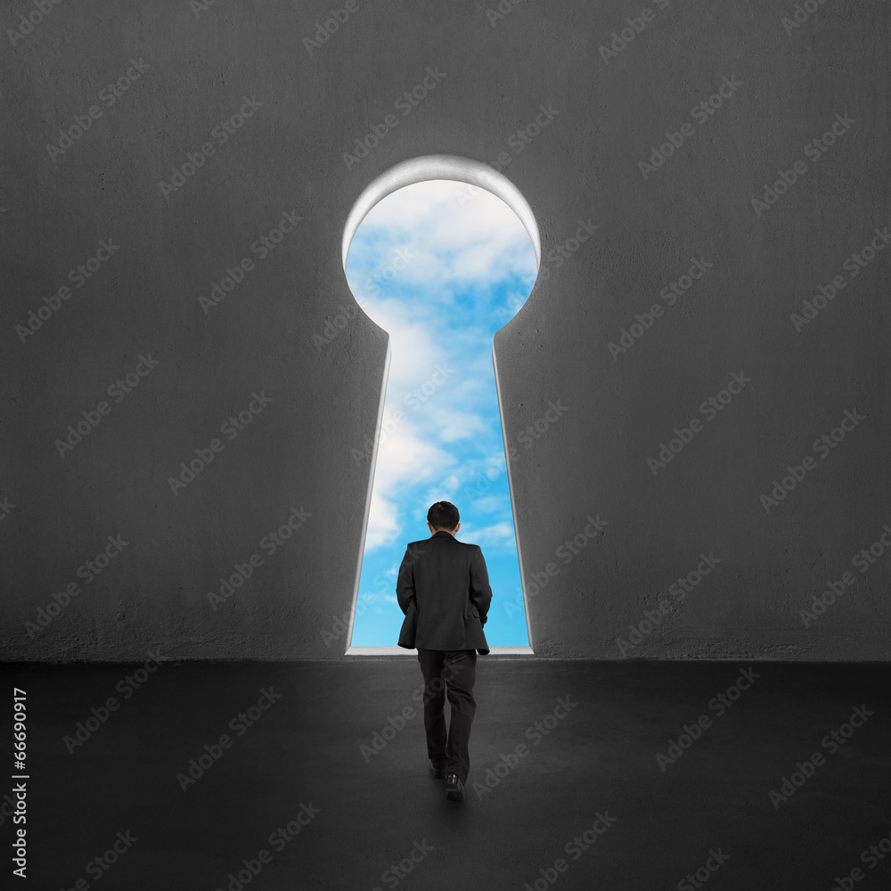 Fototapeta premium Walking toward key shape door