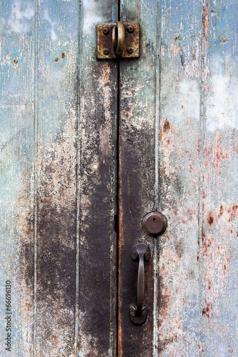Old door © hadkhanong