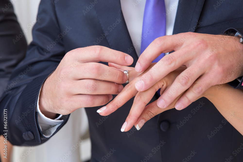 Obraz premium He Put the Wedding Ring on Her