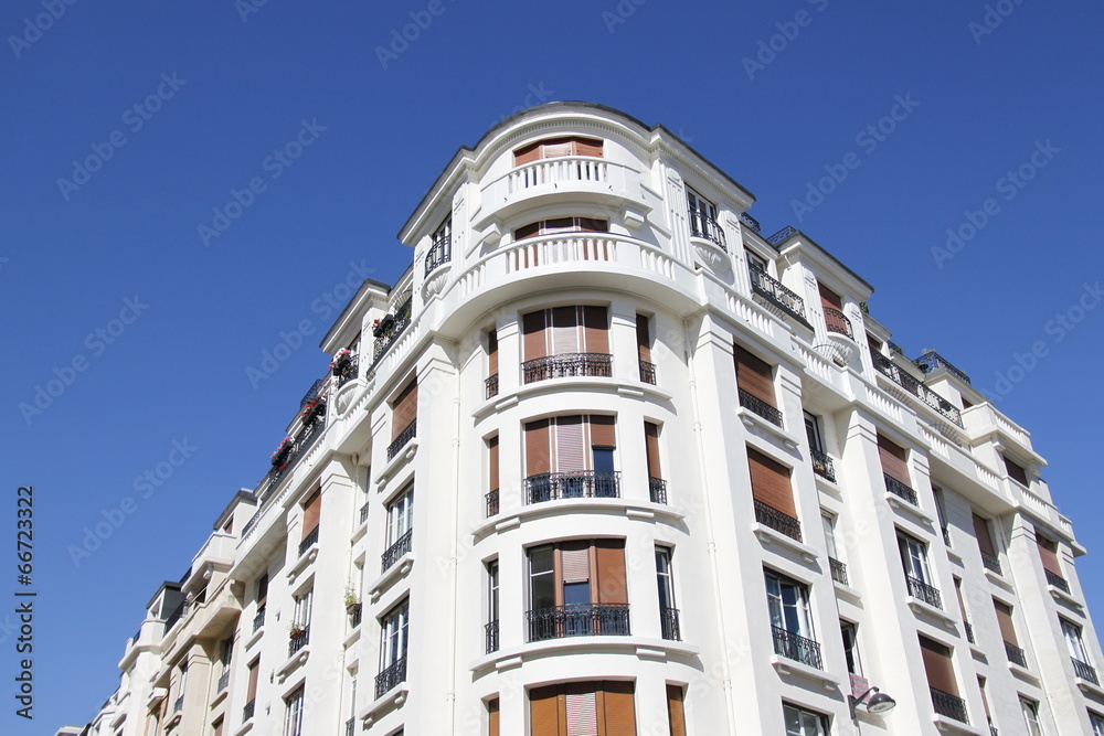 Immeuble moderne à Paris	