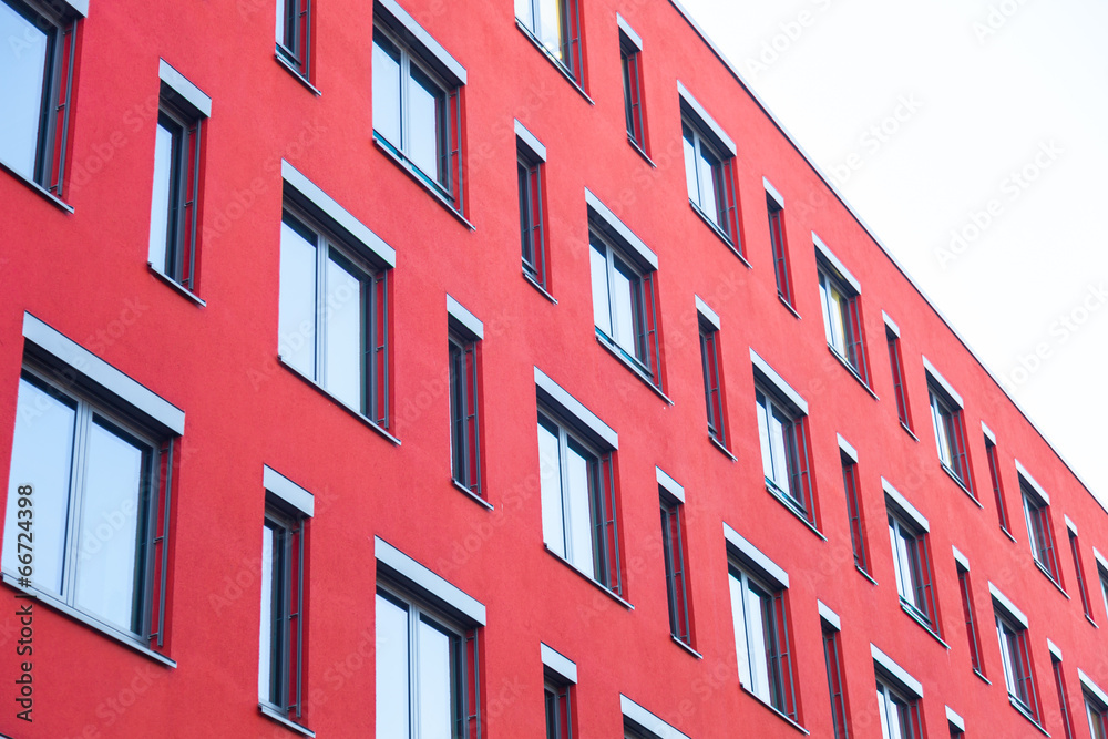rotes Haus - modernes Gebäude