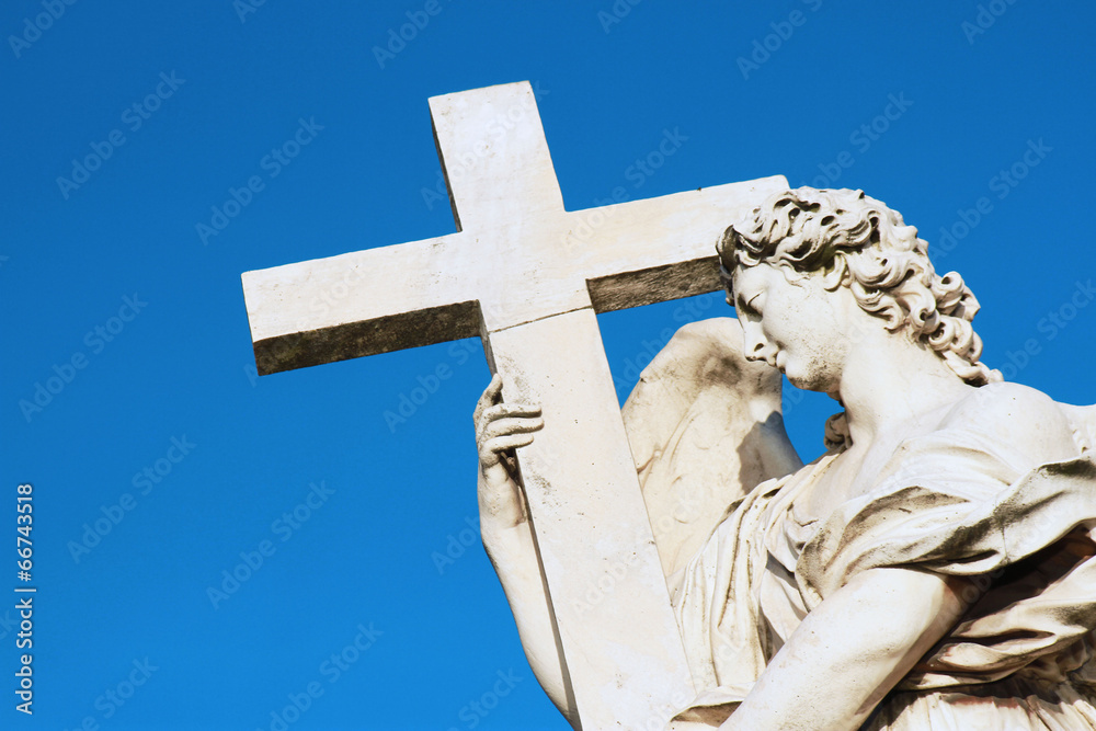 Statua con croce