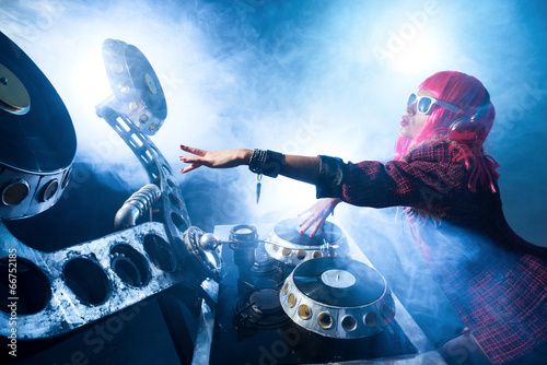 Photos DJ girl in pink wig plays an unusual player in a nightclub