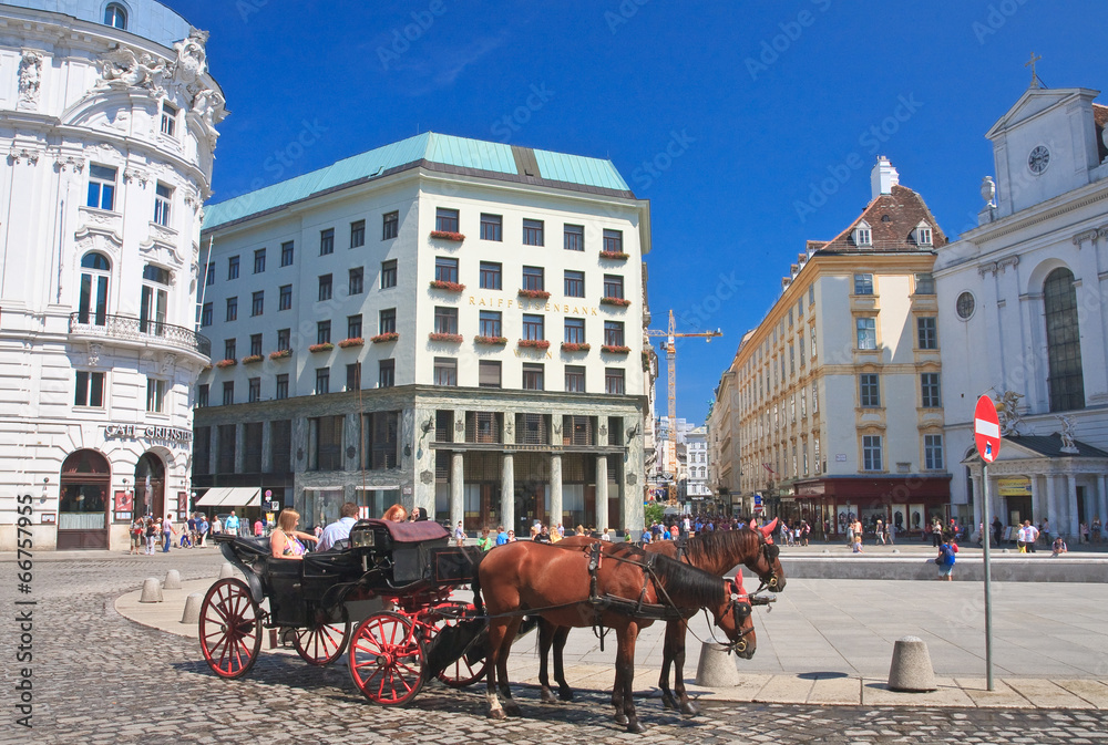 Tourists riding horse-drawn carriage in front of the residence o Tourists riding horse-drawn carriage in front of the residence o