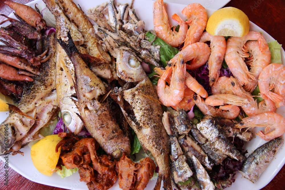 Greek seafood plate - obrazy, fototapety, plakaty 