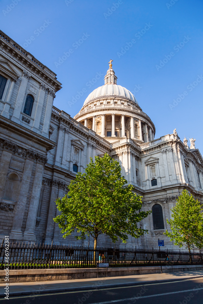 Obraz premium St. Pauls Cathedral in London
