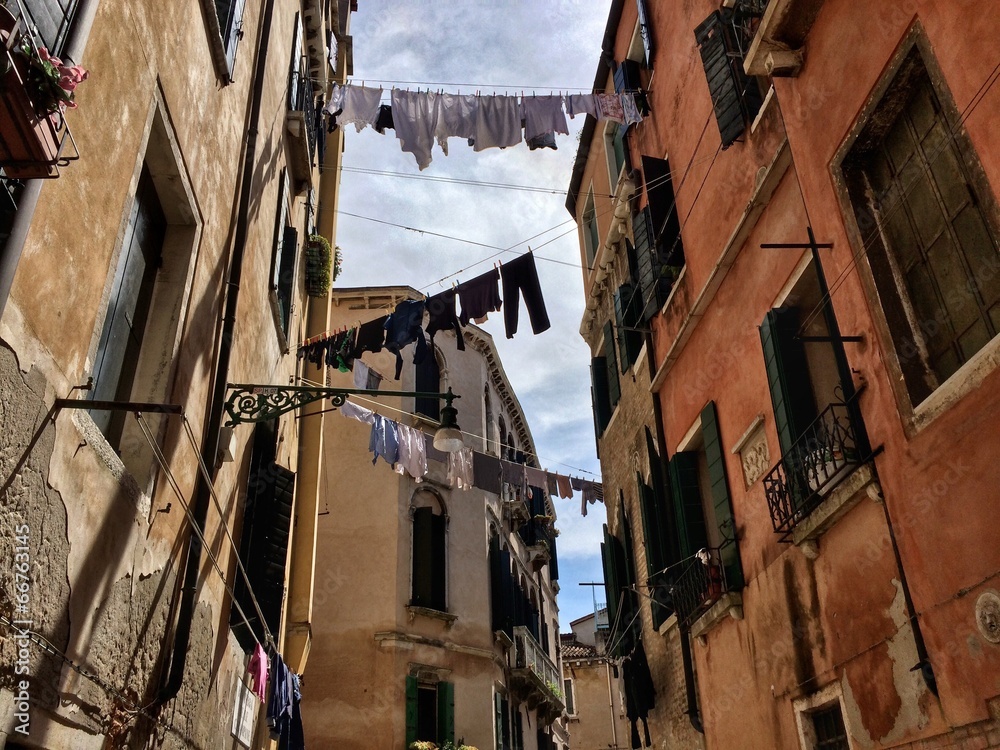 Настоящая Италия. Большая стирка на улицах Венеции