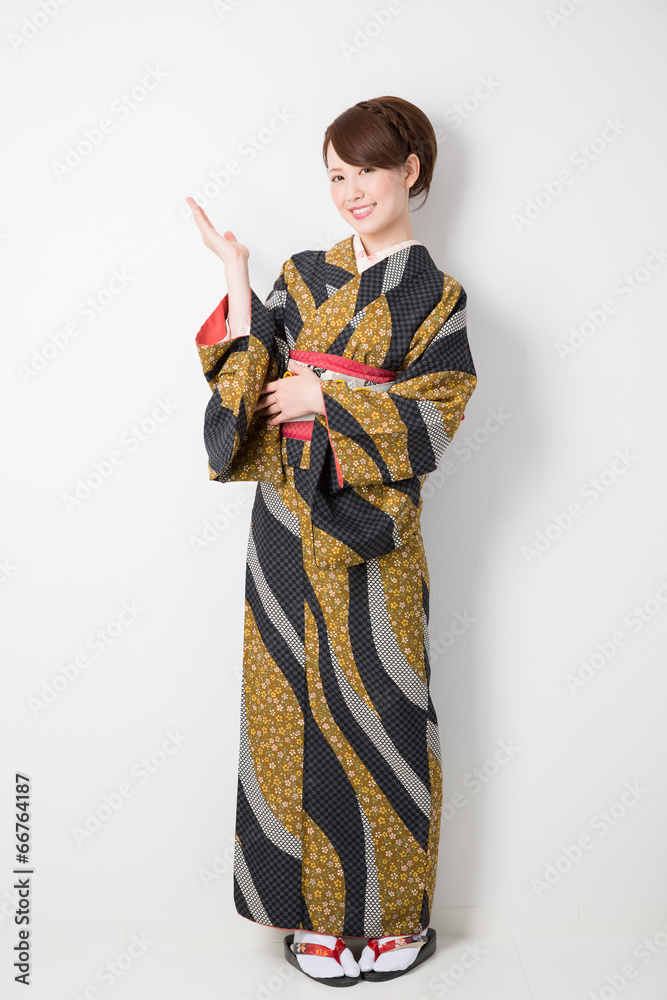 Fototapeta premium 着物を着た女性