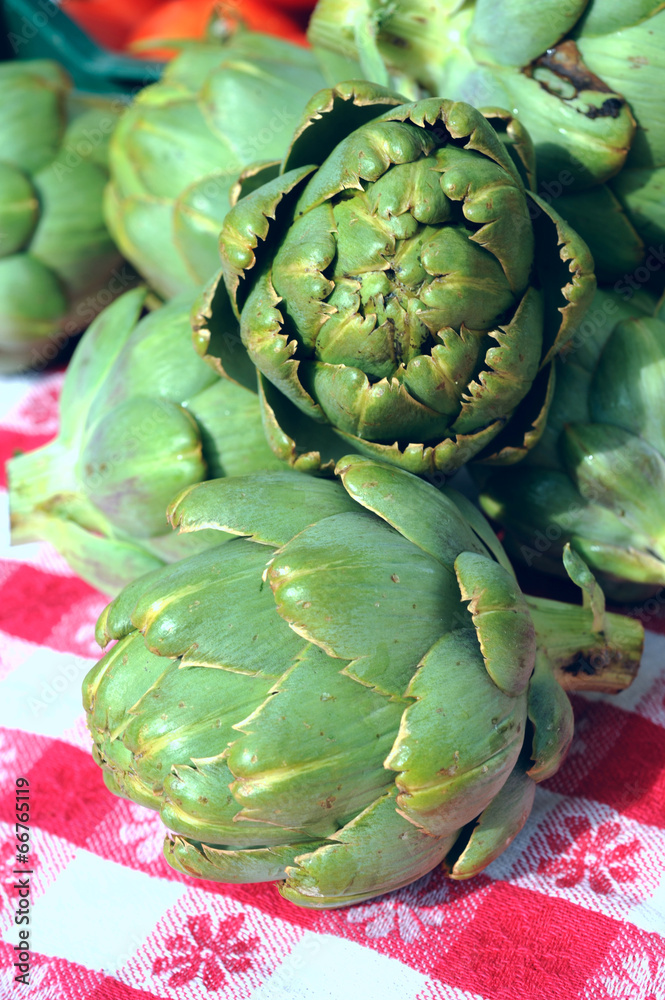 Fototapeta premium Organic Artichokes, cut a minute ago