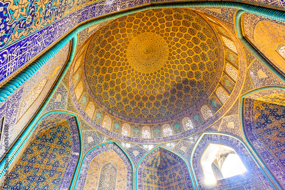 Sheikh Lotfollah Mosque in Naghsh-e Jahan Square, Isfahan, Iran